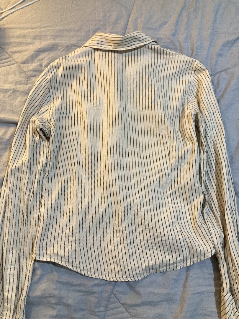 ESPRIT Striped Long-Sleeve Polo (Category: Longsleeves) located in Quezon City. Submitted by jazminrosee (Listing ID 1464477569, Image 2). Description: •same day delivery.