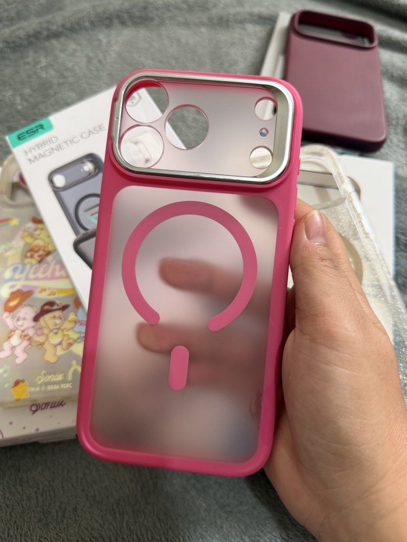 ESR for 17 Pro Max (Category: Cases & Sleeves) located in Quezon City. Submitted by chinsdeclu (Listing ID 1464406309, Image 1). Description: with paint chip sa camera stand, no stain .