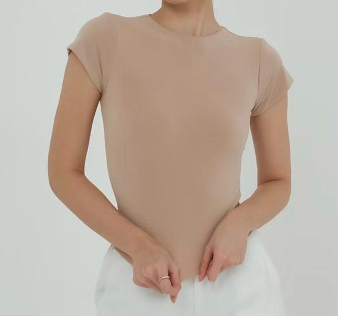 Evertop Nude Beige Basic Tee (Category: Other Tops) located in Singapore. Submitted by pottoplant (Listing ID 1464378484, Image 1). Description: .