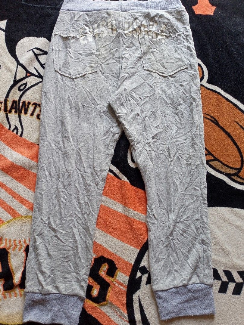 Evisu jogger Pants (Category: Joggers) located in Castilla. Submitted by stignapamorma (Listing ID 1464461519, Image 2). Description: Thrifted Jogger Pants Size - 32-34x38 Condition - Excellent Color Rate - 9/10 Issue - Need Wash Price - 500+SF.