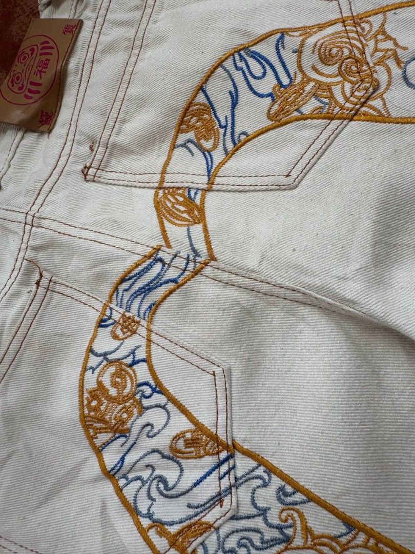 Evisu vibes (Category: Jeans) located in Kabankalan. Submitted by secondhandgems2 (Listing ID 1464379606, Image 3). Description: Size 30-32W x 40L x 7hem Excellent Condition pang psg nyo off lang.