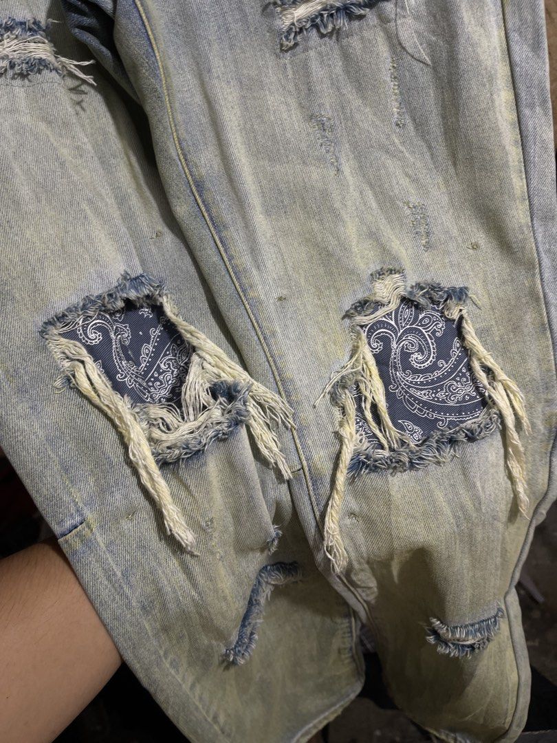 Face 2 Face light washed denim distressed jeans (Category: Jeans) located in Cabuyao City. Submitted by jeirussamson897 (Listing ID 1464458173, Image 3). Description: Face 2 Face light washed denim distressed jeans 32 waistline 41 length 6 hem bnew with hangtags 10/10 349+sf.