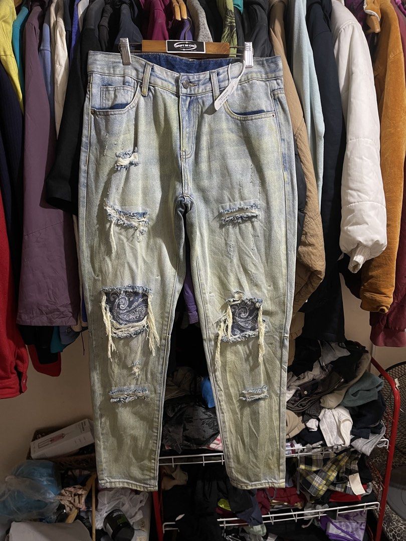 Face 2 Face light washed denim distressed jeans (Category: Jeans) located in Cabuyao City. Submitted by jeirussamson897 (Listing ID 1464458173, Image 1). Description: Face 2 Face light washed denim distressed jeans 32 waistline 41 length 6 hem bnew with hangtags 10/10 349+sf.