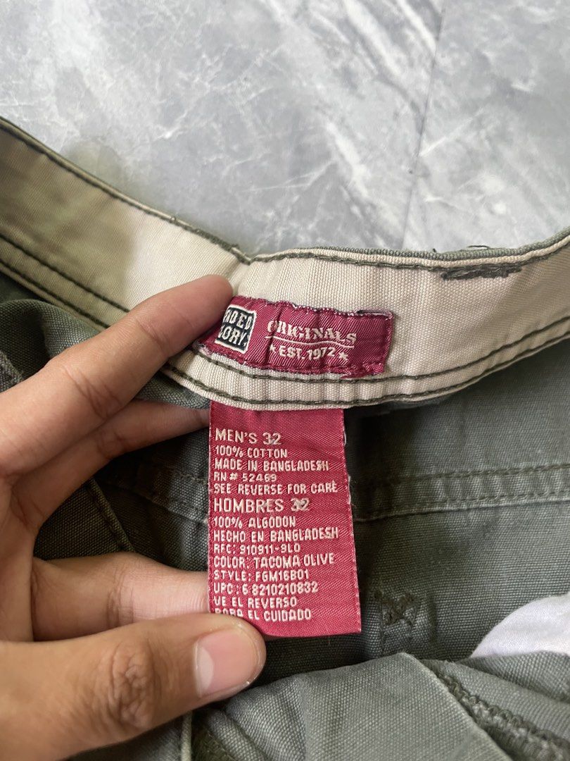 FADED GLORY CARPENTER (Category: Shorts) located in Manila. Submitted by gelo.vbz (Listing ID 1464500192, Image 3). Description: George Originals cargo shorts in Tacoma Olive. Men's size 32. Made from 100% cotton. Features multiple pockets, including a cargo pocket on the right leg. Button and zip closure. Great for casual wear..