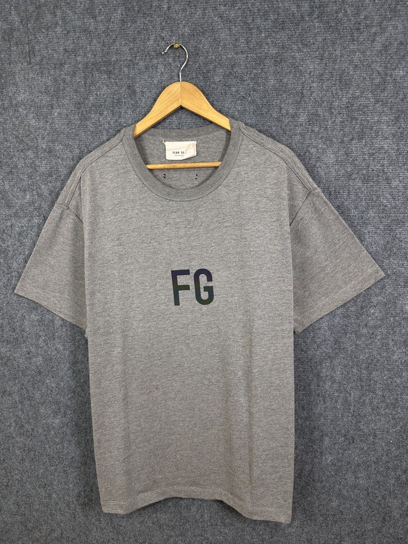 Fear OF God (Category: Tshirts & Polo Shirts ) located in Daet. Submitted by kevsquintela (Listing ID 1464406442, Image 1). Description: Essentials 🤍🖤🤍 - FEAR OF GOD - FG - Size - Xl Dimes - L30xW34 Good As New .