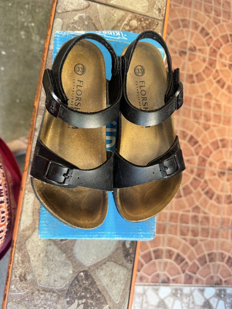 Florsheim sandals size 33 (Category: Flats & Sandals) located in Bulacan. Submitted by skyebear23 (Listing ID 1464408246, Image 1). Description: Mode of payment: GCASH , MAYA.