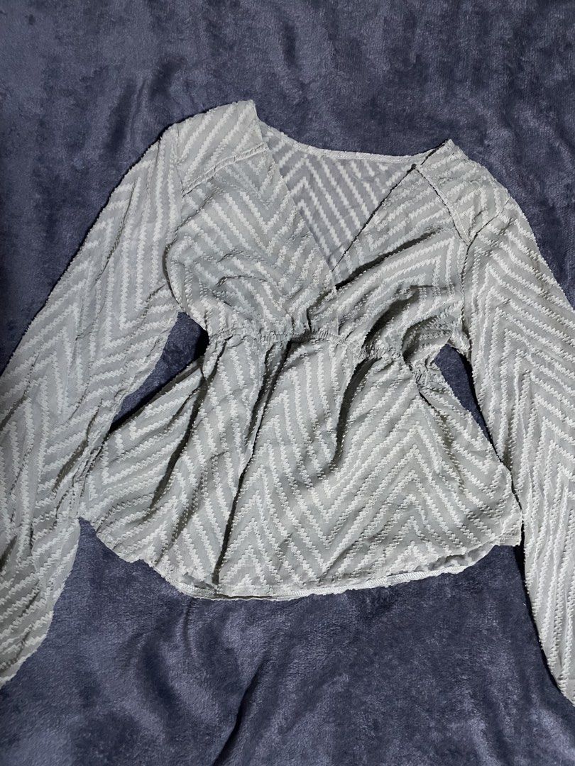 Flowy Longsleeve Top (Category: Others Tops) located in Rizal. Submitted by its_meygan (Listing ID 1464556547, Image 2). Description: .