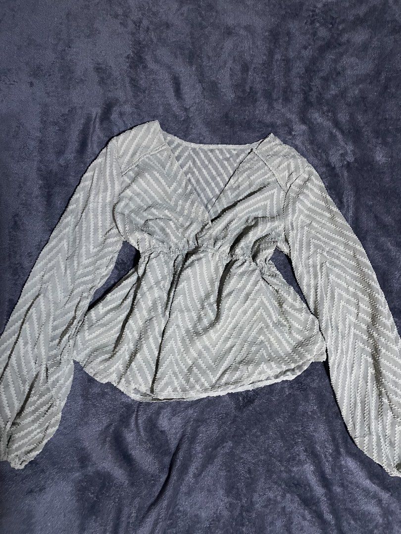 Flowy Longsleeve Top (Category: Others Tops) located in Rizal. Submitted by its_meygan (Listing ID 1464556547, Image 1). Description: .