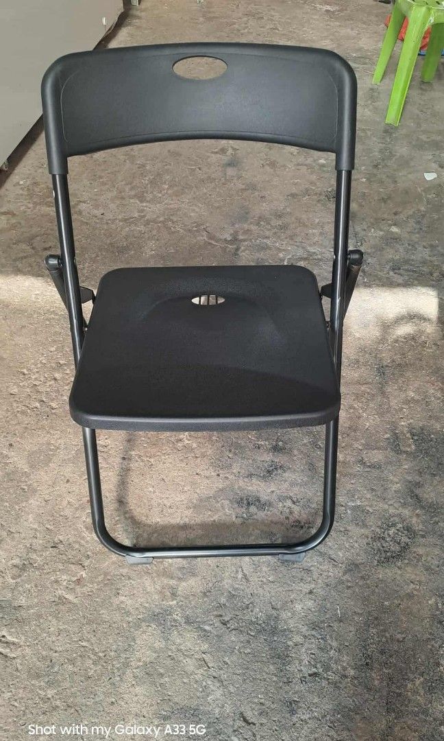 folding chair black 670 php (Category: Chairs) located in Manila. Submitted by mightycloud_1992 (Listing ID 1464387368, Image 1). Description: .