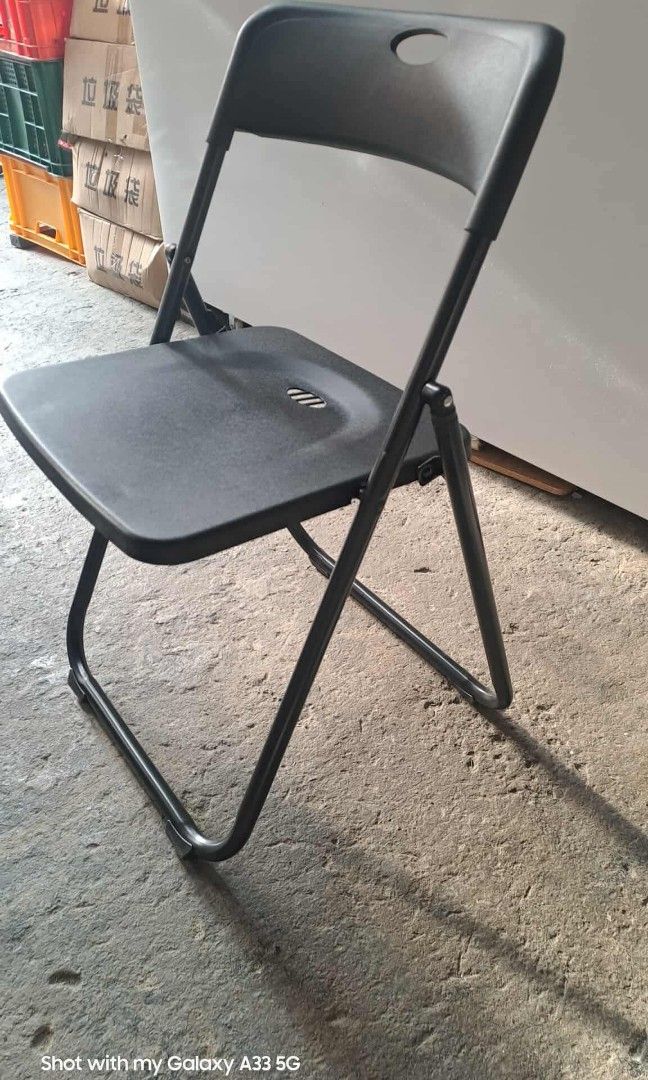 folding chair black 670 php (Category: Chairs) located in Manila. Submitted by mightycloud_1992 (Listing ID 1464387368, Image 3). Description: .