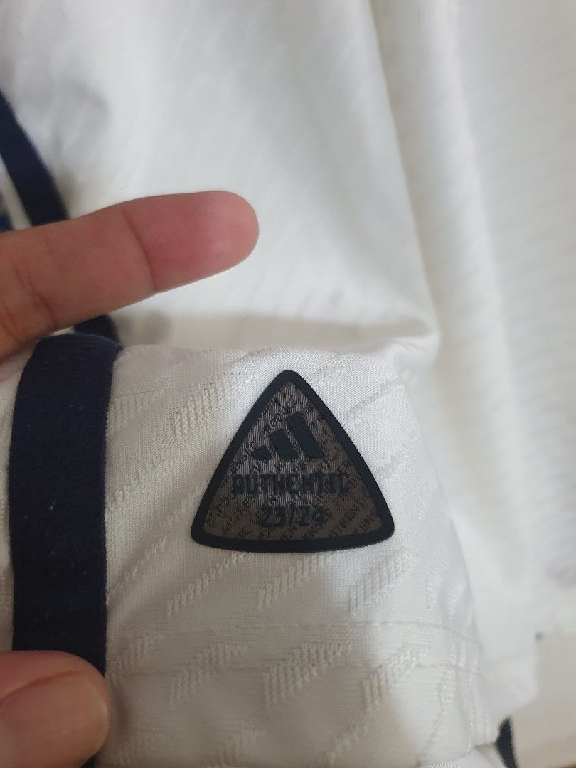 Football jersey (Category: Activewear) located in Pantukan. Submitted by modhexx (Listing ID 1464401357, Image 3). Description: adidas fly emirates football jersey as new condition no issue no flaws 1300 shipped.