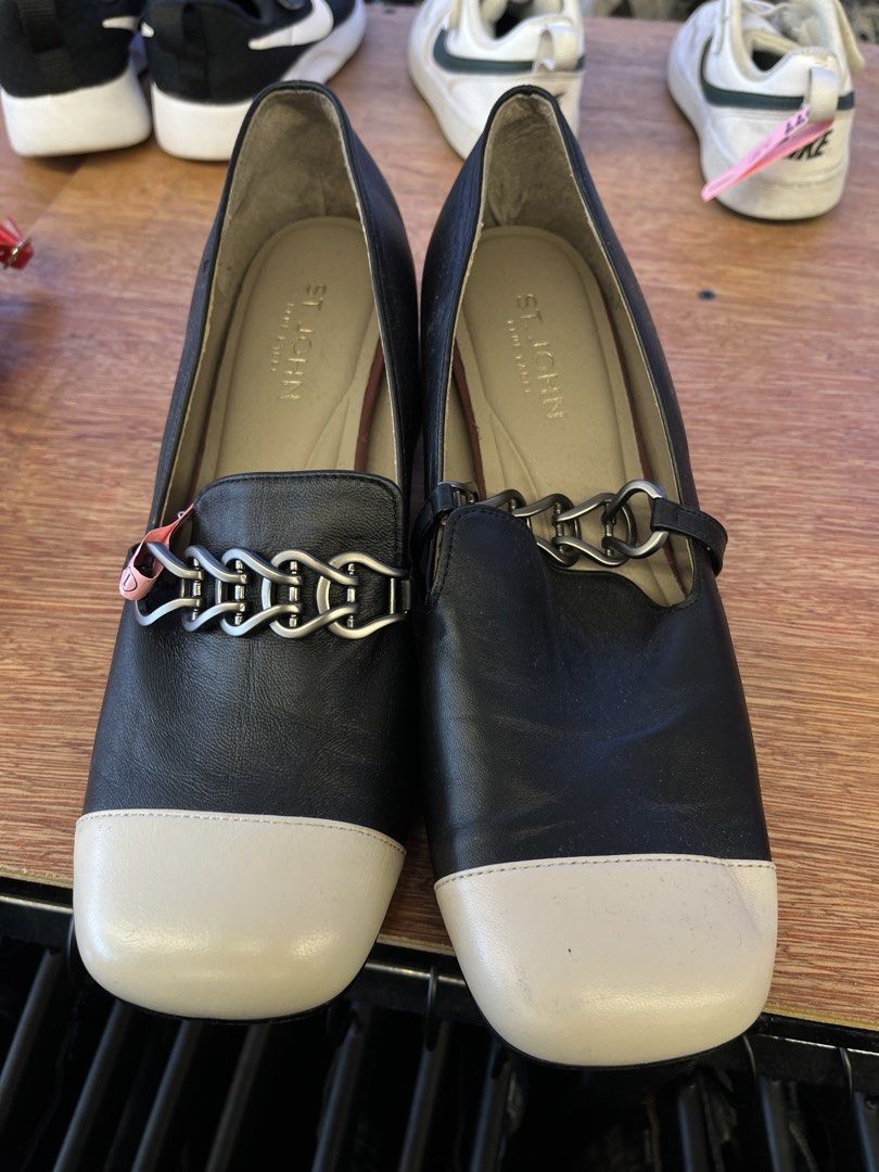 FOR SALE (Category: Heels) located in Bulacan. Submitted by sef19 (Listing ID 1464429772, Image 2). Description: St John - size : 24.5cm condition : excellent price : ₱980 - mop : gcash / jnt pm 📩📩📩 📍BULACAN.