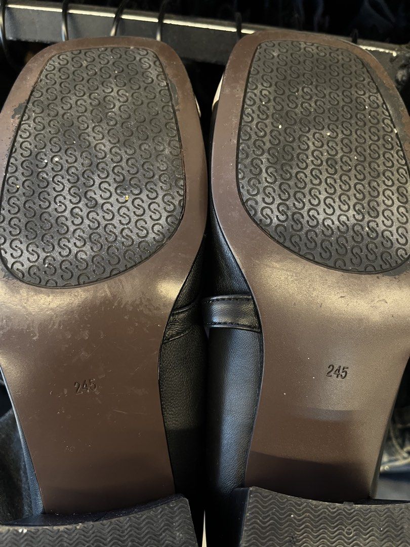 FOR SALE (Category: Heels) located in Bulacan. Submitted by sef19 (Listing ID 1464429772, Image 3). Description: St John - size : 24.5cm condition : excellent price : ₱980 - mop : gcash / jnt pm 📩📩📩 📍BULACAN.