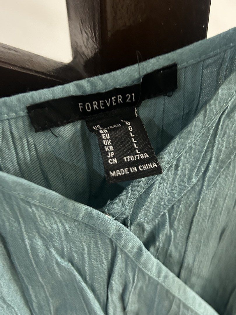 Forever 21 Jumpsuit/Romper (Category: Rompers) located in Paranaque City. Submitted by simplylizzy (Listing ID 1464549901, Image 3). Description: .