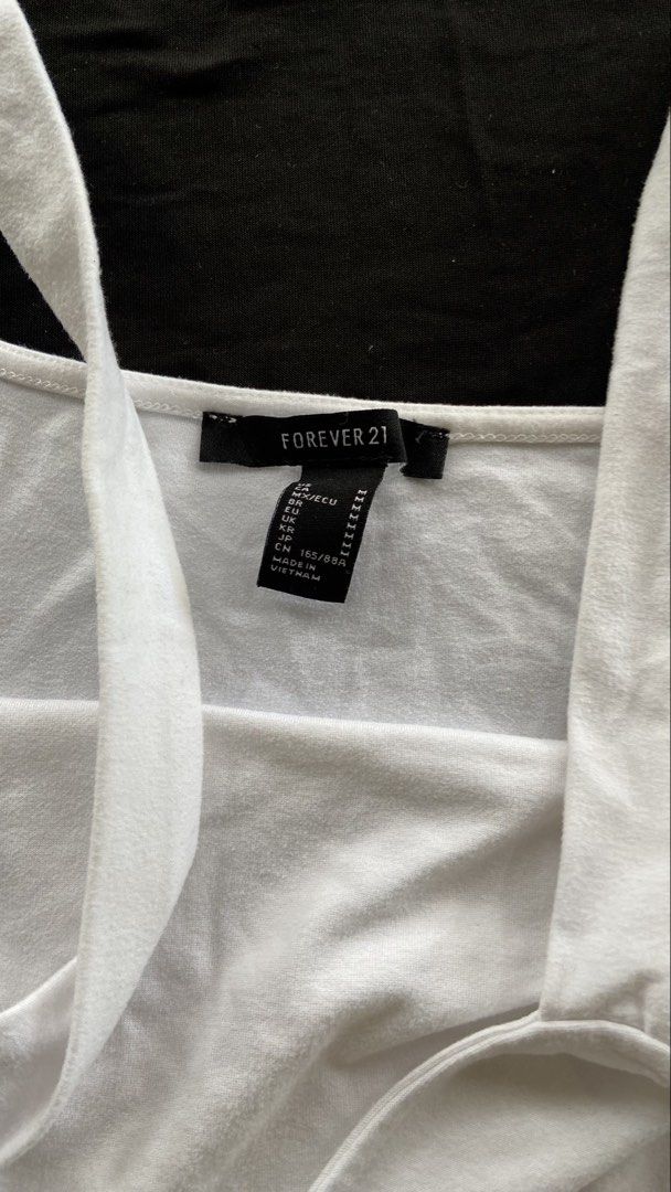 Forever 21 White Square Neck Bodysuit (Category: Sleeveless) located in Bauang. Submitted by deguzmanch72528 (Listing ID 1464379659, Image 2). Description: Strechable No flaws or issue .