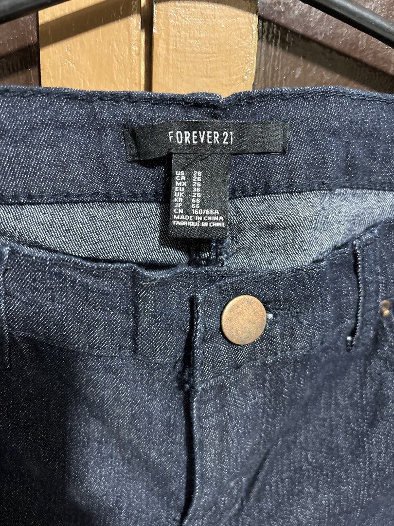 Forever 21 Women's Pants (Category: Jeans) located in Quezon City. Submitted by den.declutters (Listing ID 1464567668, Image 2). Description: .