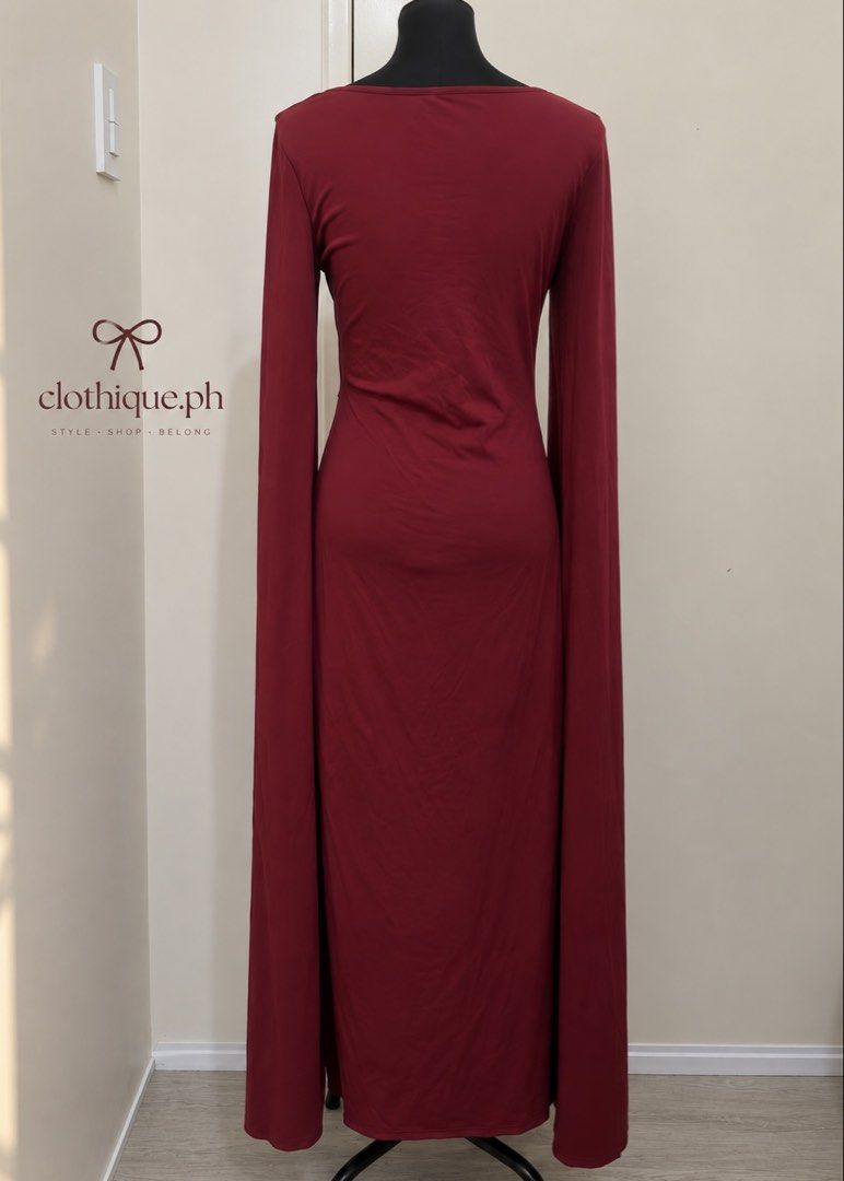 Formal Red Long dress (Category: Dresses) located in Makati City. Submitted by clothique.ph (Listing ID 1464437422, Image 2). Description: ୨୧ ˚₊‧ 𝓕𝓸𝓻𝓶𝓪𝓵 𝓛𝓸𝓷𝓰 𝓡𝓮𝓭 𝓓𝓻𝓮𝓼𝓼 ˚₊‧୨୧ 𐙚 𝓔𝓵𝓮𝓰𝓪𝓷𝓽 • 𝓖𝓵𝓪𝓶𝓸𝓻𝓸𝓾𝓼 • 𝓒𝓱𝓲𝓬 ❤️✨ ♡ 𝓑𝓻𝓪𝓷𝓭 𝓝𝓮𝔀 ♡ 𝓦𝓲𝓽𝓱 𝓘𝓷𝓭𝓲𝓿𝓲𝓭𝓾𝓪𝓵 𝓟𝓸𝓾𝓬𝓱 🛍️ ♡ 𝓢𝓶𝓪𝓵𝓵–𝓜𝓮𝓭𝓲𝓾𝓶 𝓸𝓷𝓵𝔂 🎀 𐙚 𝓐 𝓼𝓽𝓾𝓷𝓷𝓲𝓷𝓰 𝓻𝓮𝓭 𝓵𝓸𝓷𝓰 𝓭𝓻𝓮𝓼𝓼 𝓯𝓸𝓻 𝓯𝓸𝓻𝓶𝓪𝓵 𝓸𝓬𝓬𝓪𝓼𝓲𝓸𝓷𝓼, 𝓰𝓪𝓵𝓪 