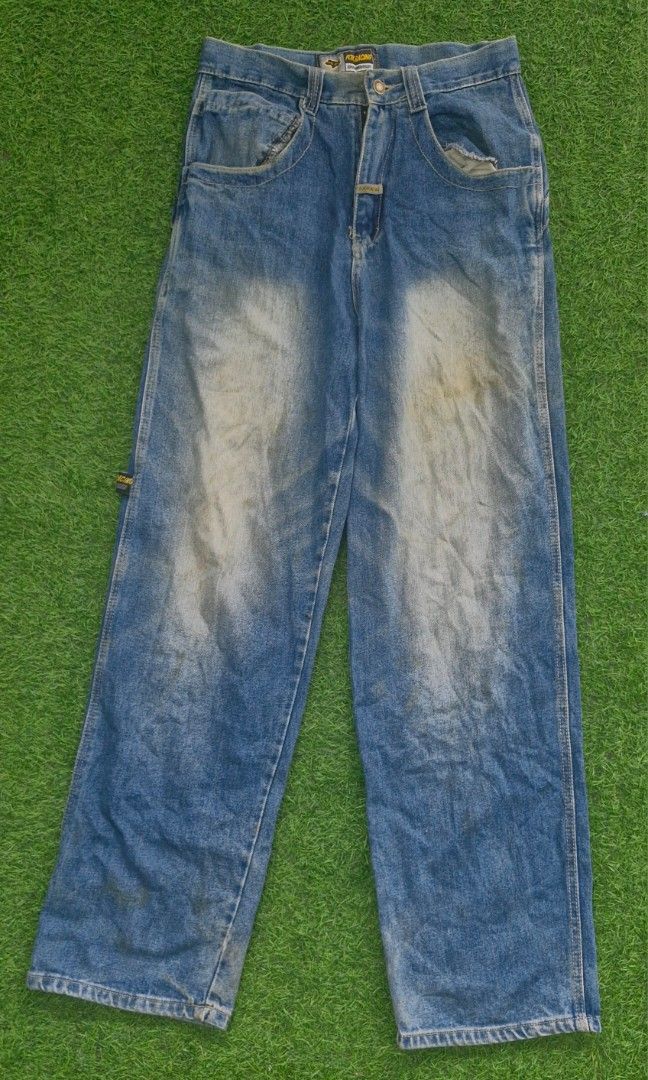 Fox racing y2k pants (Category: Jeans) located in Pili. Submitted by the_g_thrift (Listing ID 1464431606, Image 2). Description: size 30 on tag size 31 tape measure length: 45 hem: 9 issue need wash washable stain and change button.