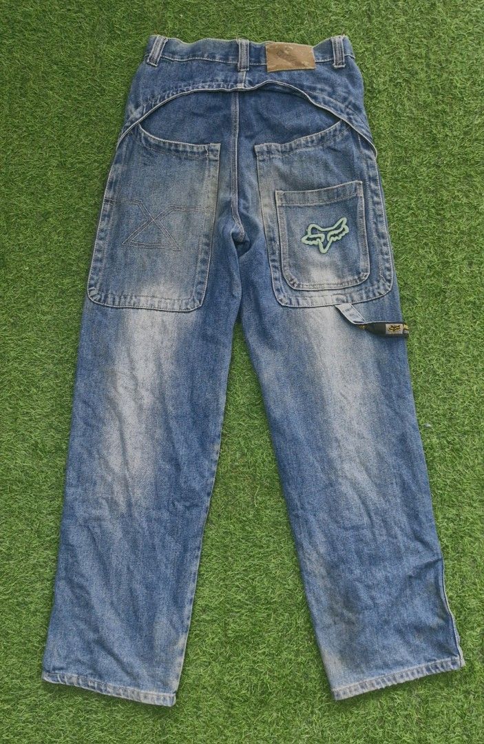 Fox racing y2k pants (Category: Jeans) located in Pili. Submitted by the_g_thrift (Listing ID 1464431606, Image 1). Description: size 30 on tag size 31 tape measure length: 45 hem: 9 issue need wash washable stain and change button.