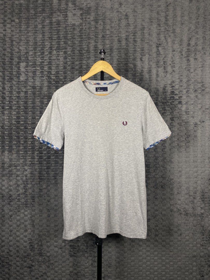 Fred Perry Plaid Back Design T-Shirt (Category: Tshirts & Polo Shirts ) located in Bacolod City. Submitted by treasurehunts.6100 (Listing ID 1464506613, Image 1). Description: Fred Perry Plaid Back Design T-Shirt Condition - Excellent Color - Grey Color rate - 9.8 / 10 No Flaws Size Dimensions : Width - 20 Length - 28.5 .