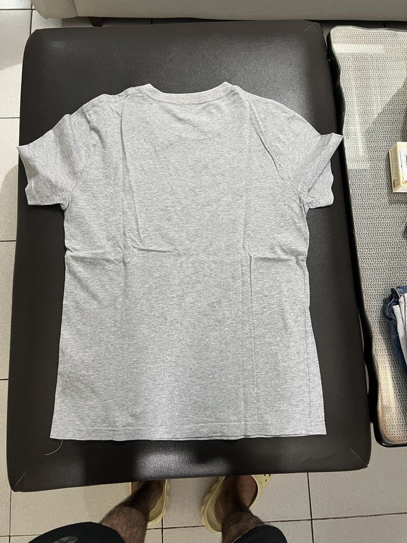 FRED PERRY size small nice soft gray cotton tee (Category: Tshirts & Polo Shirts ) located in Santa Maria. Submitted by jeshtine (Listing ID 1464381292, Image 2). Description: .