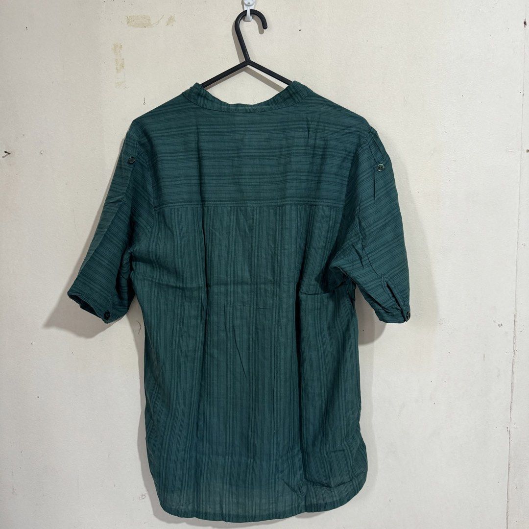 Freeway Green Cotton Shirt Y2K Top (Category: Shirts) located in Licab. Submitted by imvincentleo (Listing ID 1464429871, Image 2). Description: .