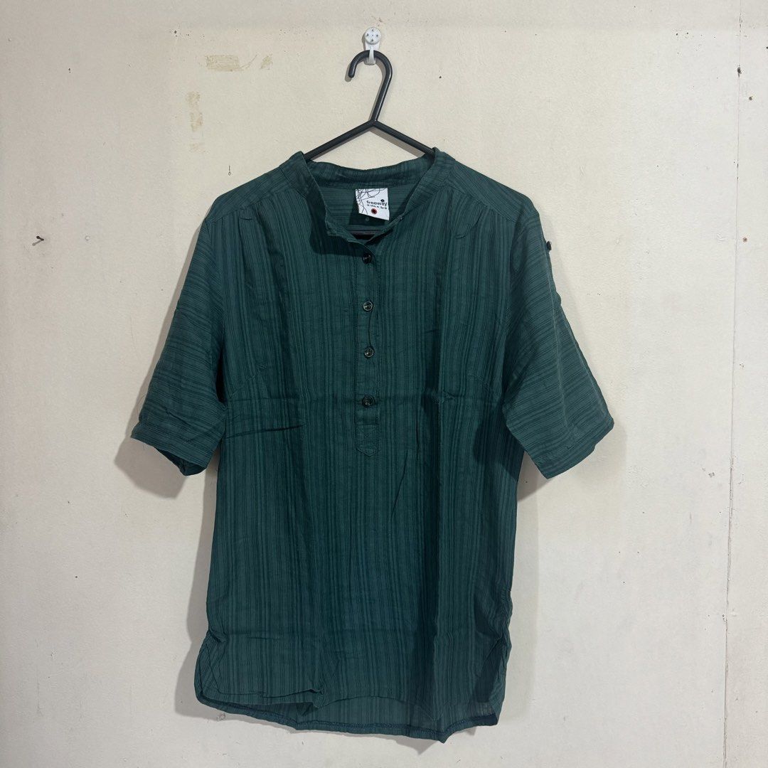 Freeway Green Cotton Shirt Y2K Top (Category: Shirts) located in Licab. Submitted by imvincentleo (Listing ID 1464429871, Image 1). Description: .