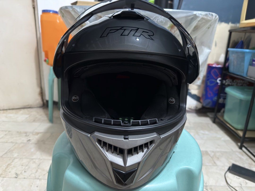FTR Helmet Large (Category: Helmets and other Riding Gears) located in Manila. Submitted by crunchomega (Listing ID 1464569497, Image 2). Description: .