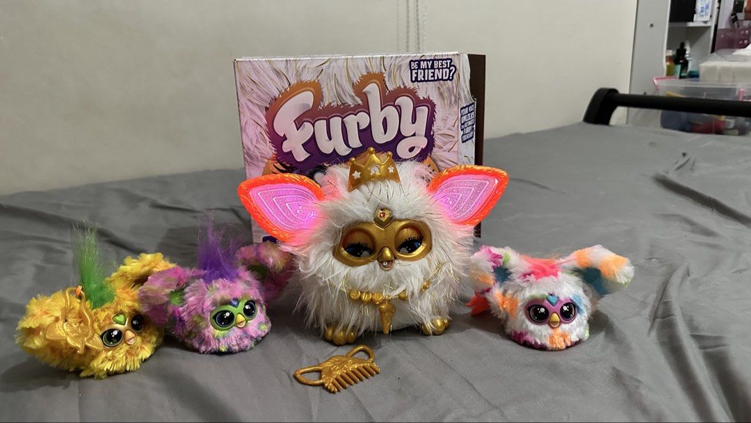Furby Connect Talking Interactive Toy with Accessories (Category: Interactive Toys) located in San Fernando. Submitted by wise_royaldragon.605ce7 (Listing ID 1464361084, Image 1). Description: - Complete Furby Connect set - Includes main white Furby with crown and accessories (comb) - Comes with 3 smaller Furbies: yellow, pink/purple, and rainbow - Original box included - Great for Furby collectors or kids who love interactive toys.