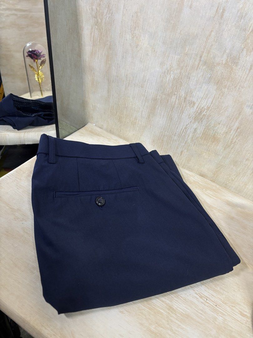 G2000 TECHWORK GOLF PANTS (Category: Trousers) located in Cabuyao City. Submitted by pormanation-thrift-store (Listing ID 1464358441, Image 2). Description: G2000 TECHWORK GOLF PANTS Condition: LIKE NEW Color rate: 10/10 (PWEDE SA MASELAN) Size: 36 Dimes: 36”Wx42”L Issue: NONE❌ Price: 1200.