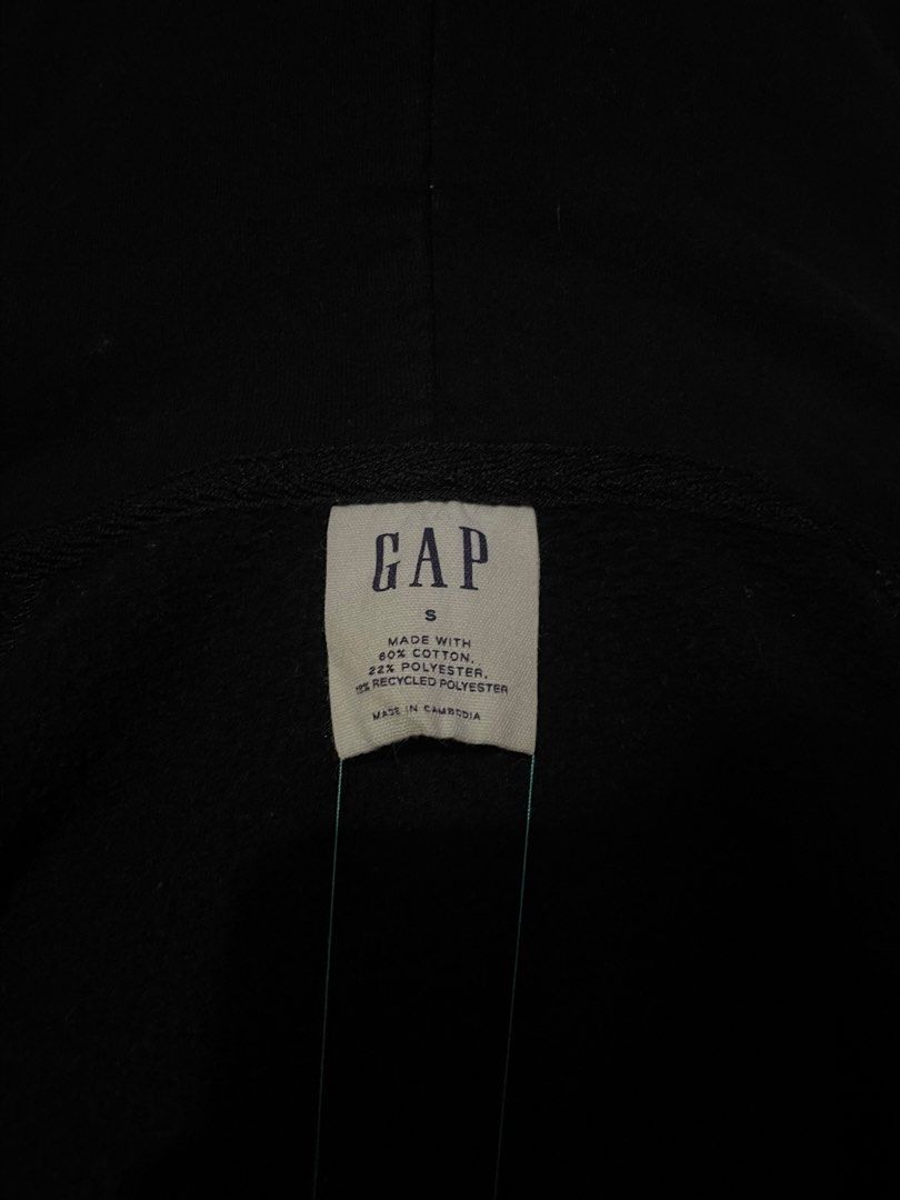 GAP Black Zip-Up Hoodie (Category: Coats, Jackets and Outerwear) located in Manila. Submitted by jam.ly (Listing ID 1464517289, Image 2). Description: - Original classic black GAP zip-up hoodie - Features iconic GAP logo on the front - Drawstring hood for adjustable comfort - Convenient front pockets.