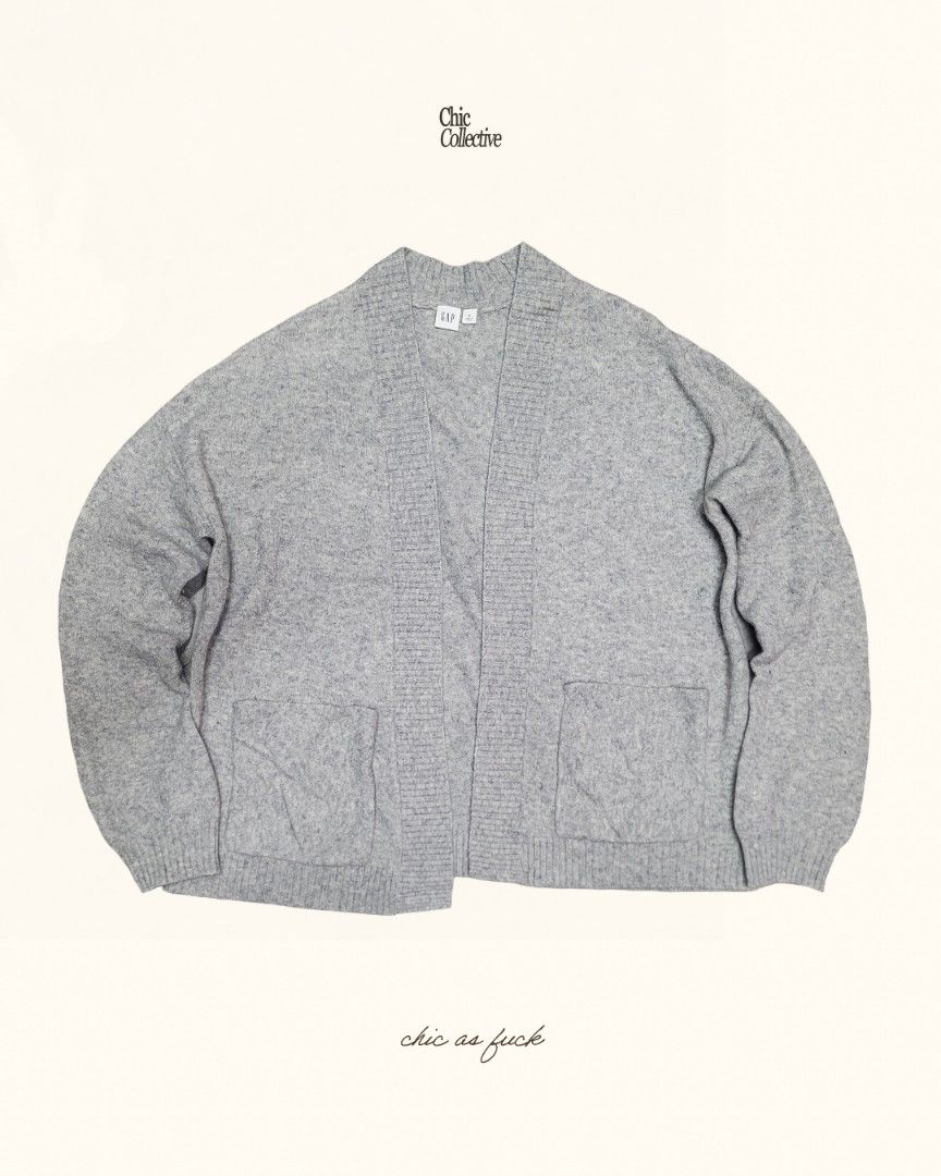 Gap Cardigan (Category: Longsleeves) located in Morong. Submitted by chiccollectiveph (Listing ID 1464370905, Image 1). Description: Gap Cardigan — excellent condition — Length: 25" — Width: 23" 🏷 250 pesos.