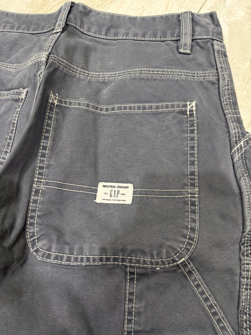 GAP Carpenter Charcoal gray utility shorts (Category: Shorts) located in General Santos City (Dadiangas). Submitted by a.rt.eyes (Listing ID 1464544707, Image 3). Description: Actual waistline 28 Length 20 Leg opening 10.5 Excellent condition with no issues Authentic Color rate 9/10, color may vary due to lighting and shadow Located in General Santos City, Mindanao. Shipping fee applies for buyers outside my location. Payment first only no COP or