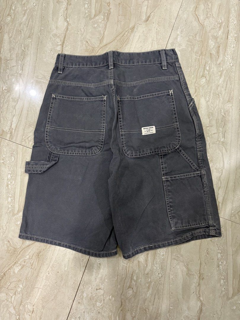 GAP Carpenter Charcoal gray utility shorts (Category: Shorts) located in General Santos City (Dadiangas). Submitted by a.rt.eyes (Listing ID 1464544707, Image 1). Description: Actual waistline 28 Length 20 Leg opening 10.5 Excellent condition with no issues Authentic Color rate 9/10, color may vary due to lighting and shadow Located in General Santos City, Mindanao. Shipping fee applies for buyers outside my location. Payment first only no COP or