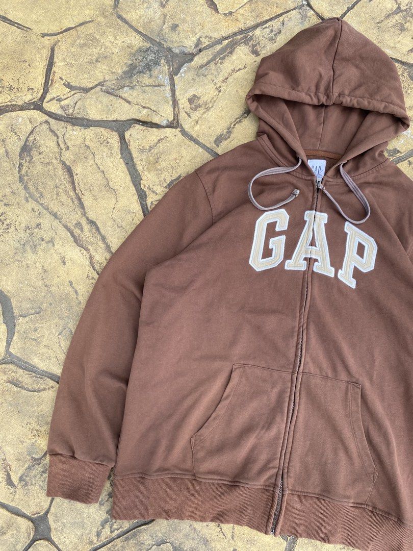 GAP FULL ZIP CHOCO BROWN (Category: Hoodies) located in Manila. Submitted by zzztine (Listing ID 1464431133, Image 2). Description: 💎GAP FULL ZIP ( CHOCO BROWN)💎 Dimes: 23*28 Color rate: 10/10 Condition: EXCELLENT CONDITION .