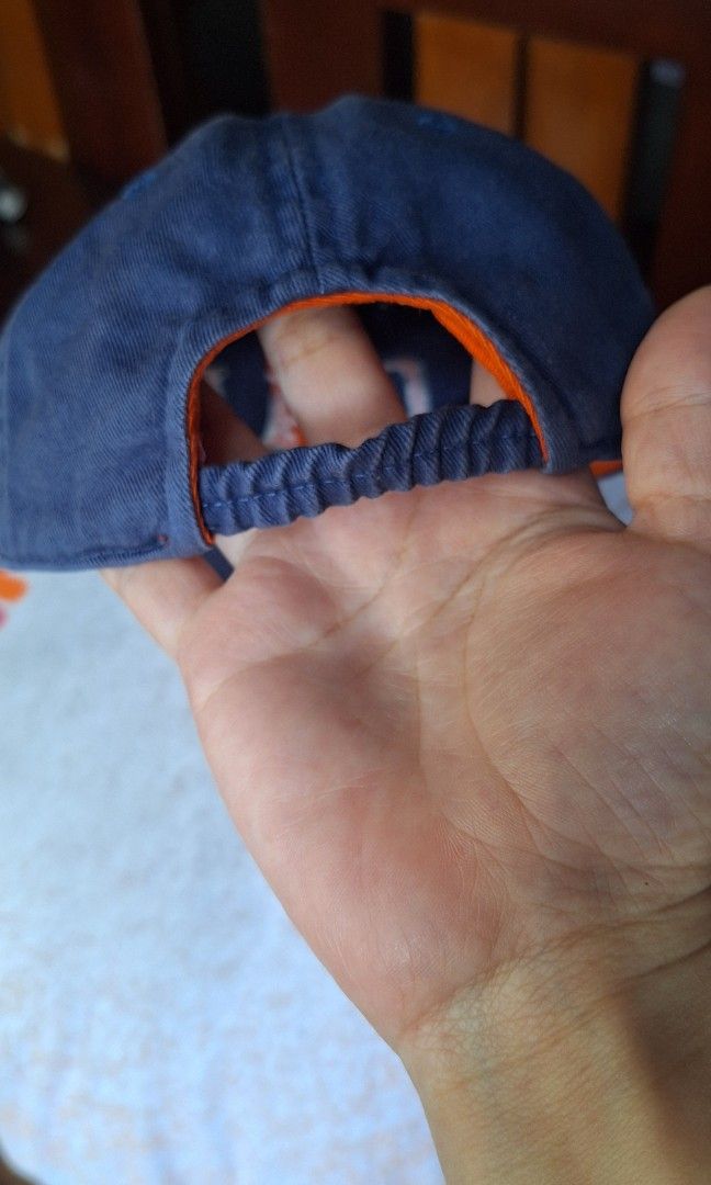 Gap toddler cap (Category: Babies & Kids Fashion) located in Santa Cruz. Submitted by sohba (Listing ID 1464387367, Image 2). Description: xs can fit 9m to 1.5y color navy/orange.