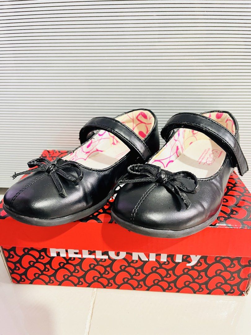 Garfield Black Mary Jane Flats with Bows (Category: Babies & Kids Fashion) located in Manila. Submitted by islaalon525 (Listing ID 1464482933, Image 1). Description: - Cute black Mary Jane flats for kids - Features a little bow on the front - Strap with velcro closure for easy wear - Fun heart pattern on the soles - Comes with original Garfield box - Ideal for everyday wear or special occasions.