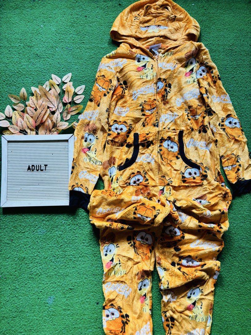 garfield onesie (Category: Coats, Jackets and Outerwear) located in San Mateo. Submitted by ariakid47 (Listing ID 1464432502, Image 1). Description: .