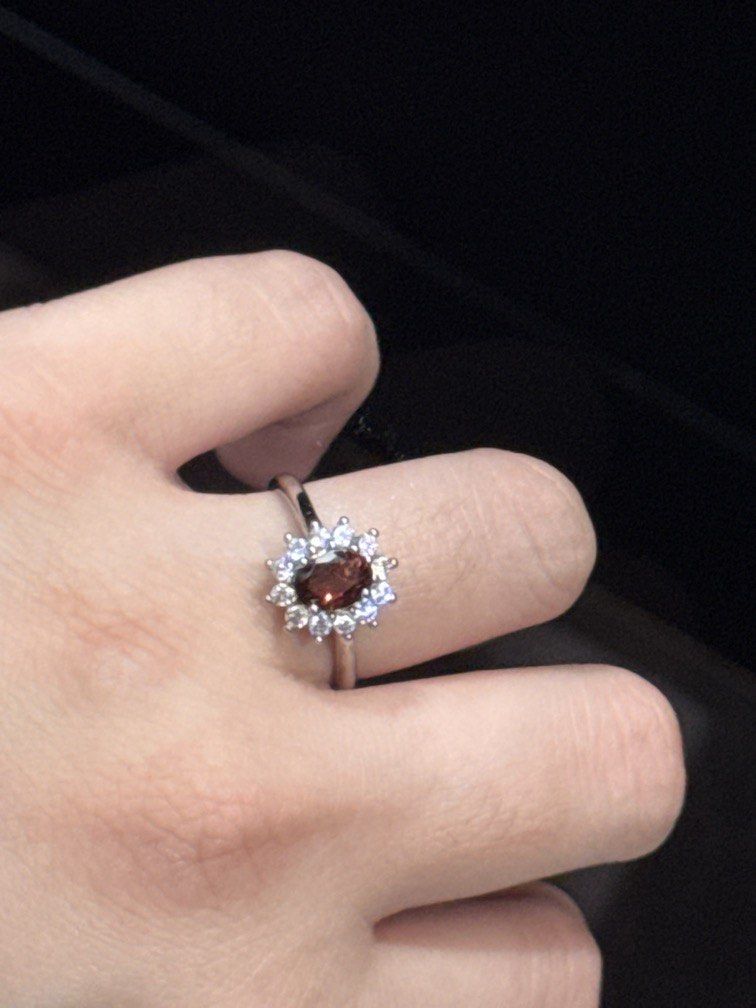 Garnet Adjustable Ring (Category: Precious Stones) located in Gelugor. Submitted by girlsdreamjewellery (Listing ID 1464558922, Image 1). Description: Very bling and nice and affordable .