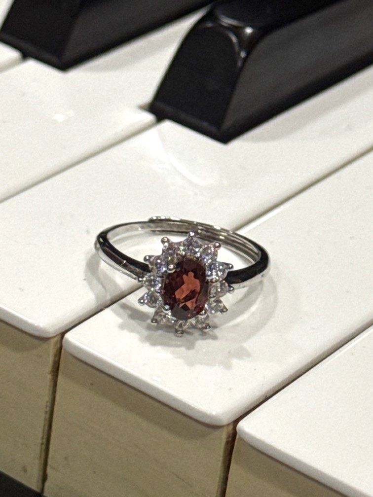 Garnet Adjustable Ring (Category: Precious Stones) located in Gelugor. Submitted by girlsdreamjewellery (Listing ID 1464558922, Image 2). Description: Very bling and nice and affordable .