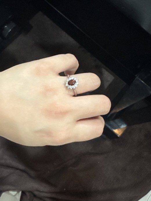 Garnet Adjustable Ring (Category: Precious Stones) located in Gelugor. Submitted by girlsdreamjewellery (Listing ID 1464558922, Image 3). Description: Very bling and nice and affordable .