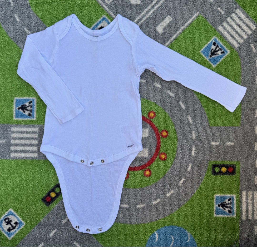 Gerber Long Sleeve Onesie (Category: Babies & Kids Fashion) located in Rizal. Submitted by preloovved (Listing ID 1464423220, Image 1). Description: Gerber white long sleeve onesie. Soft cotton, easy snaps. Perfect for layering or everyday wear. Preloved, 24mos Meet-up only in GB1 San Mateo, Rizal Shipping fee c/o buyer. Tres Marias or J&T express Payment to be sent to me via BPI/BDO/GCASH only. 😁 C-2.