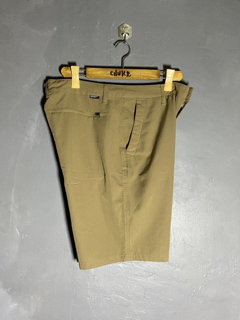 Gerry stretch trail short (Category: Activewear) located in Cabuyao City. Submitted by chukz_x (Listing ID 1464523175, Image 3). Description: Gerry stretch trail short Size : 34 Dimes : 35W 20L 11H Condition : Excellent Issue : none Price : 450 📍READY TO WEAR 📍Cabuyao Laguna.