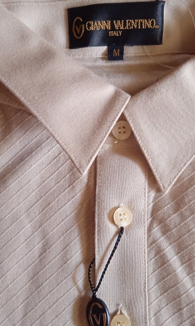 Gianni Valentino (Category: Tshirts & Polo Shirts ) located in Davao. Submitted by lee_ly (Listing ID 1464373792, Image 3). Description: 📍From Japan Surplus 📍 Brand-new Valentino logo size:medium color:beige dimes:19*25.5 *color may vary due to lighting*.