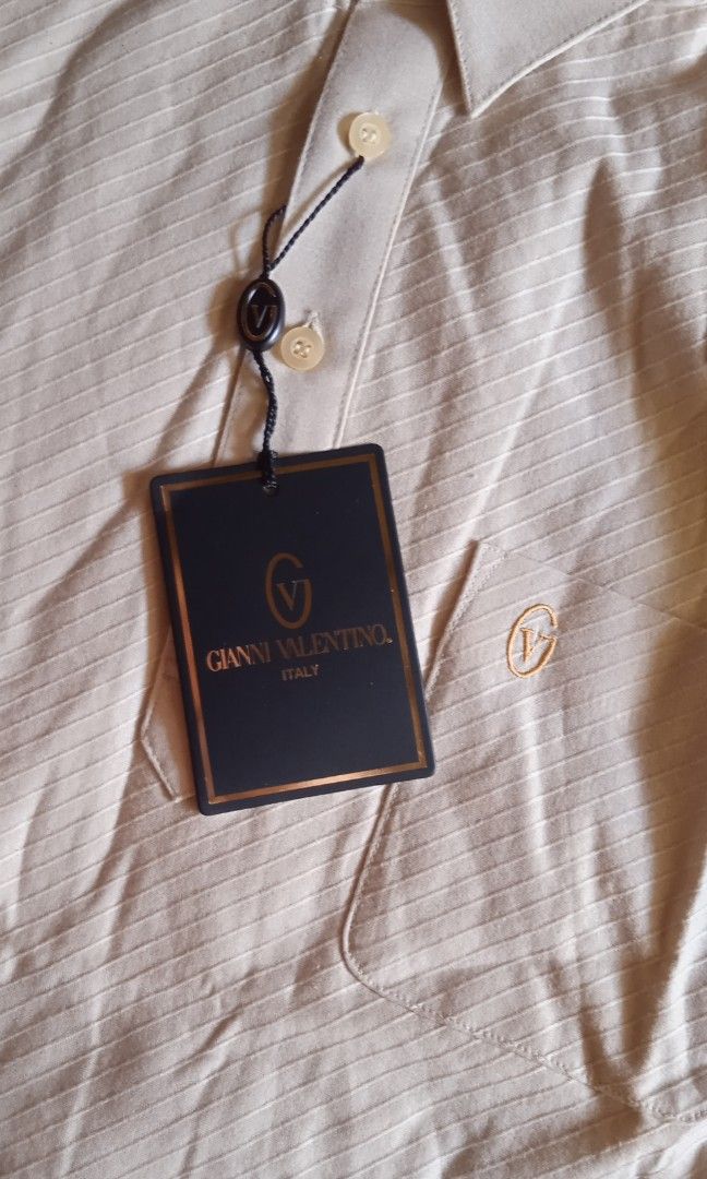 Gianni Valentino (Category: Tshirts & Polo Shirts ) located in Davao. Submitted by lee_ly (Listing ID 1464373792, Image 2). Description: 📍From Japan Surplus 📍 Brand-new Valentino logo size:medium color:beige dimes:19*25.5 *color may vary due to lighting*.