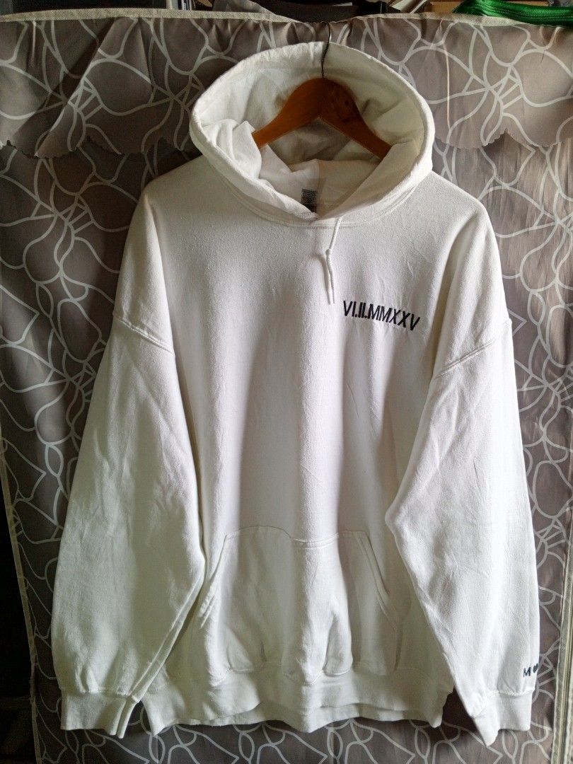 GILDAN HEAVY BLEND HOODIE (Category: Hoodies) located in Taytay. Submitted by ThriftRacks (Listing ID 1464427211, Image 2). Description: Preloved/Thrifted from ukay bale Gildan Heavy Blend Hoodie Size XL on tag MOD-J&T Express/Lalamove SF shoulder by the buyer Meet up Sanjuan Elem. School Floodway Taytay Rizal only. Payment First Mode of payment-Maya/Gotyme.