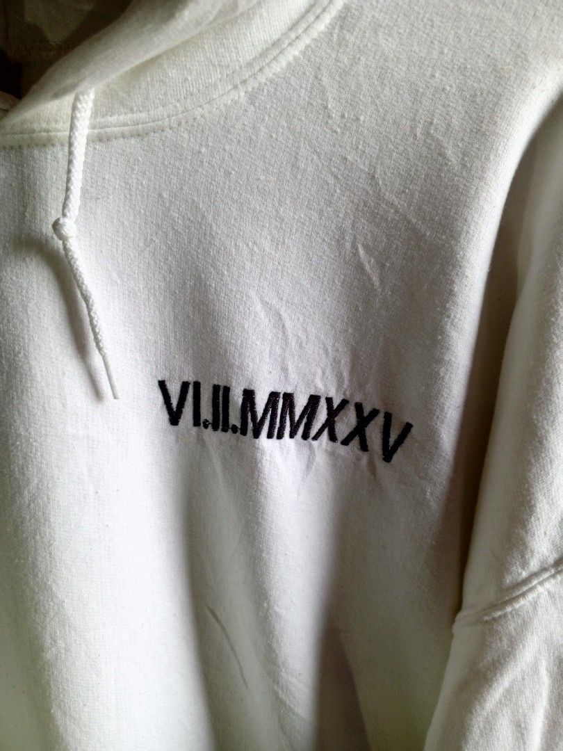 GILDAN HEAVY BLEND HOODIE (Category: Hoodies) located in Taytay. Submitted by ThriftRacks (Listing ID 1464427211, Image 3). Description: Preloved/Thrifted from ukay bale Gildan Heavy Blend Hoodie Size XL on tag MOD-J&T Express/Lalamove SF shoulder by the buyer Meet up Sanjuan Elem. School Floodway Taytay Rizal only. Payment First Mode of payment-Maya/Gotyme.