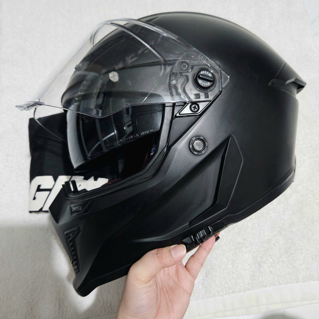 Gille Full Face Helmet (Category: Helmets and other Riding Gears) located in Pasig City. Submitted by ela_zen15 (Listing ID 1464405781, Image 2). Description: Gille Full Face Helmet Features: Full Face Dual Visor ABS & Synthetic Unisex Light Weight Good Ventilation Intercom Space Removable Lining for Wash Size: Medium (56-58cm) Matte Black With Box, Dust Bag, Clear Lens, Tinted Lens RFS: Di na po nagagamit kasi naka ebike na. Walang Crack. Walang