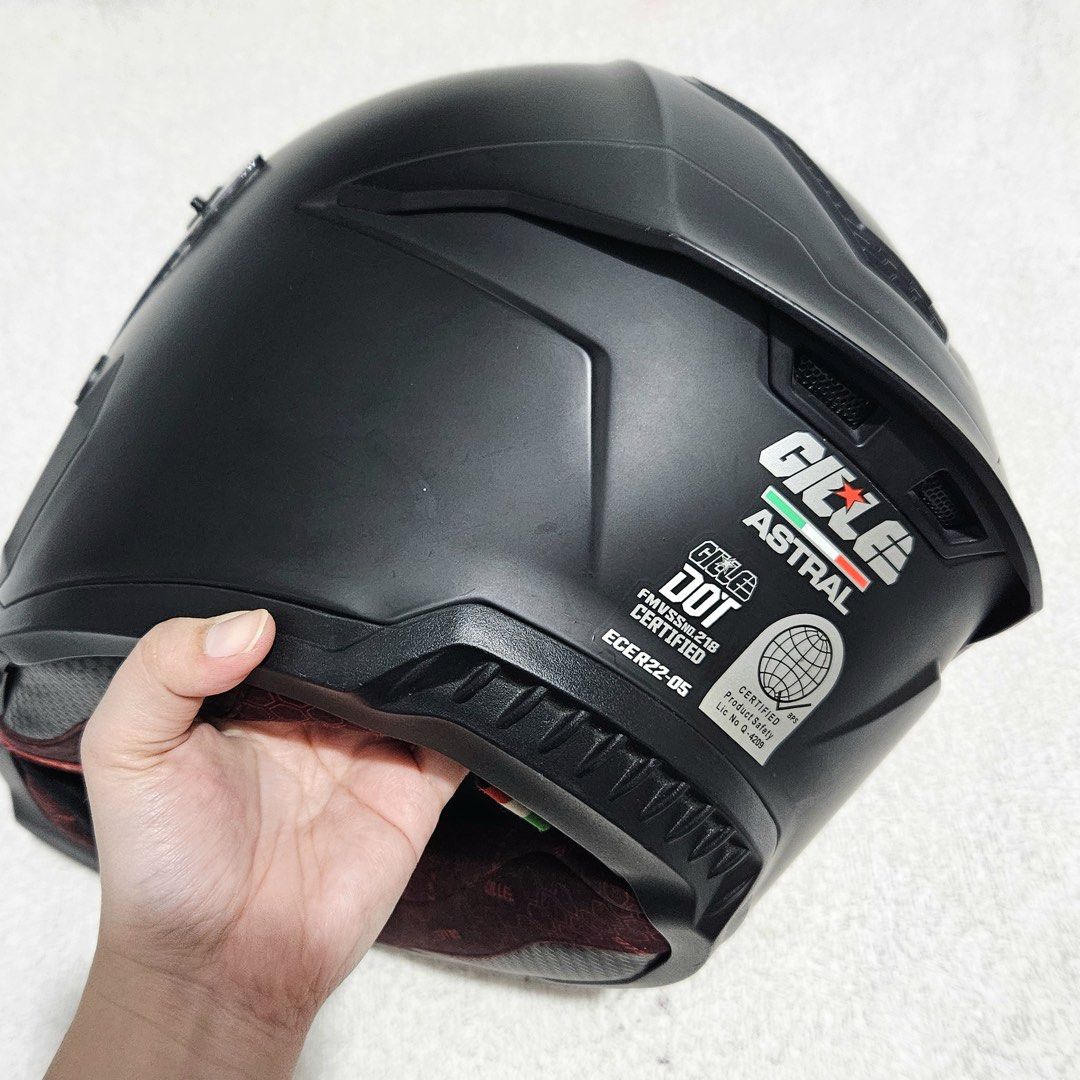 Gille Full Face Helmet (Category: Helmets and other Riding Gears) located in Pasig City. Submitted by ela_zen15 (Listing ID 1464405781, Image 3). Description: Gille Full Face Helmet Features: Full Face Dual Visor ABS & Synthetic Unisex Light Weight Good Ventilation Intercom Space Removable Lining for Wash Size: Medium (56-58cm) Matte Black With Box, Dust Bag, Clear Lens, Tinted Lens RFS: Di na po nagagamit kasi naka ebike na. Walang Crack. Walang