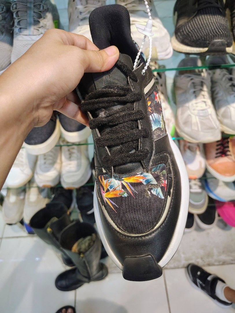 Giuseppe Zanotti Sneakers (Category: Sneakers & Footwear) located in San Carlos. Submitted by fashiondesancarlos05 (Listing ID 1464459711, Image 3). Description: .